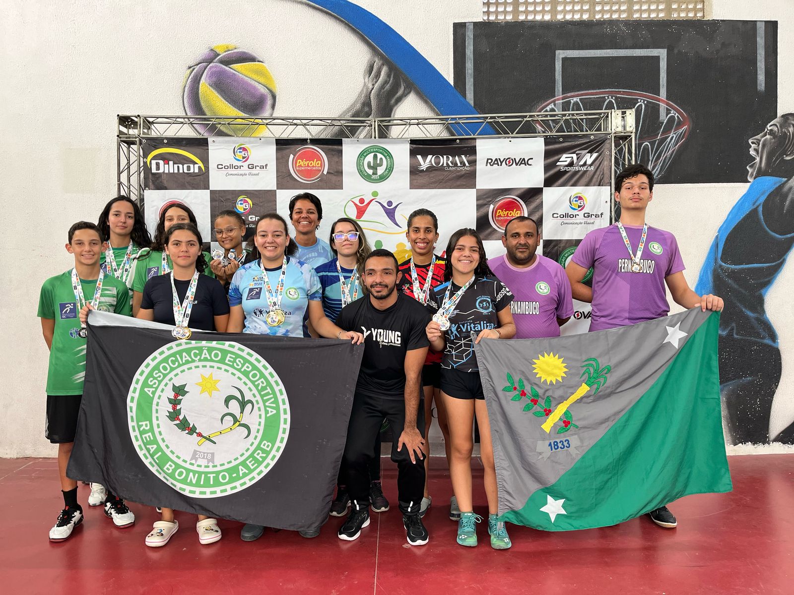 Equipe de badminton do Real Bonito ganha 13 medalhas na Liga Desportiva do Interior