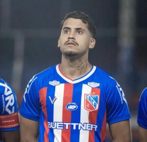 Maguary anuncia Vinicius Barcellos, zagueiro campeão da Série B Catarinense pelo Carlos Renaux