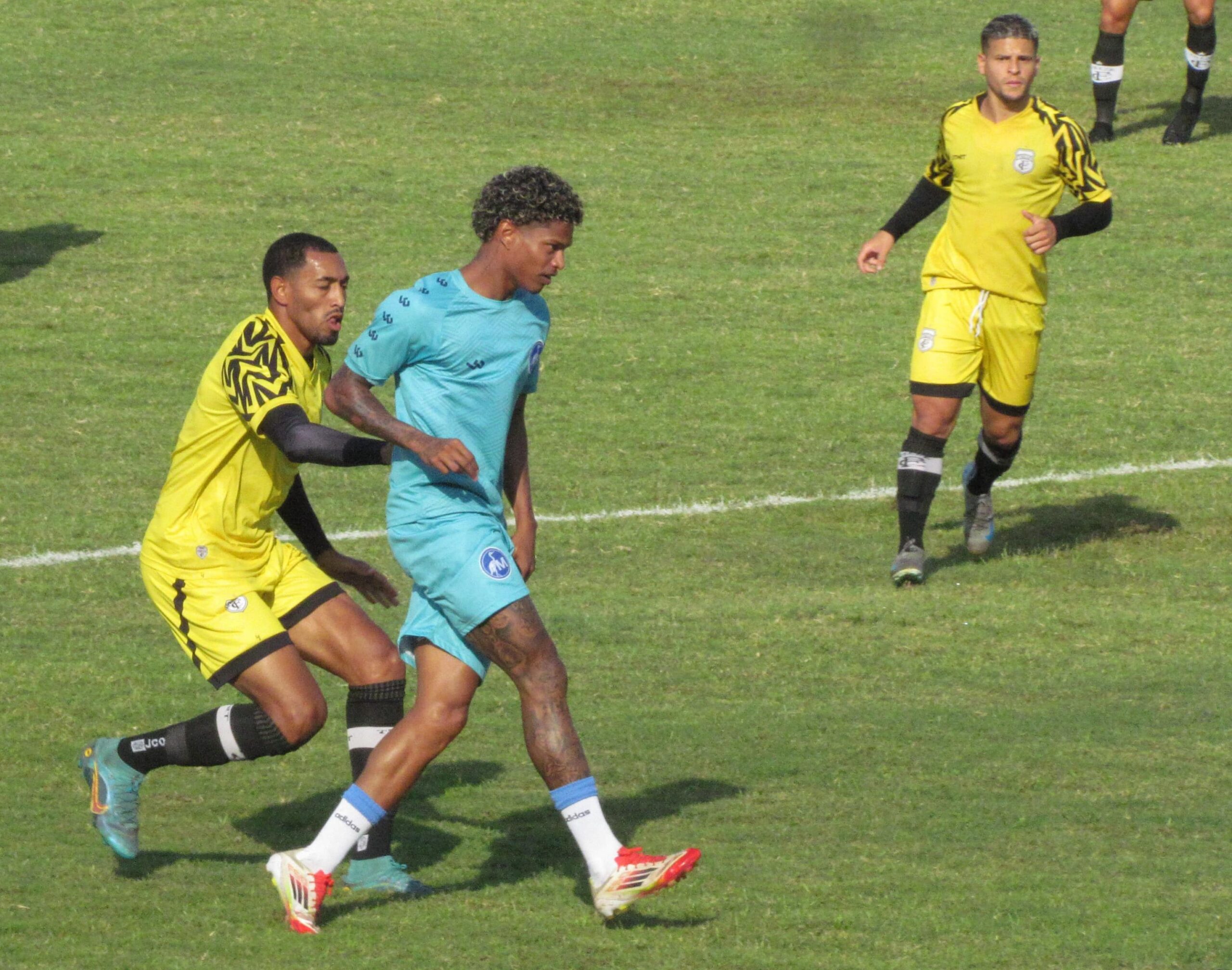 Santa Cruz contrata Marquinhos, atacante titular do Maguary