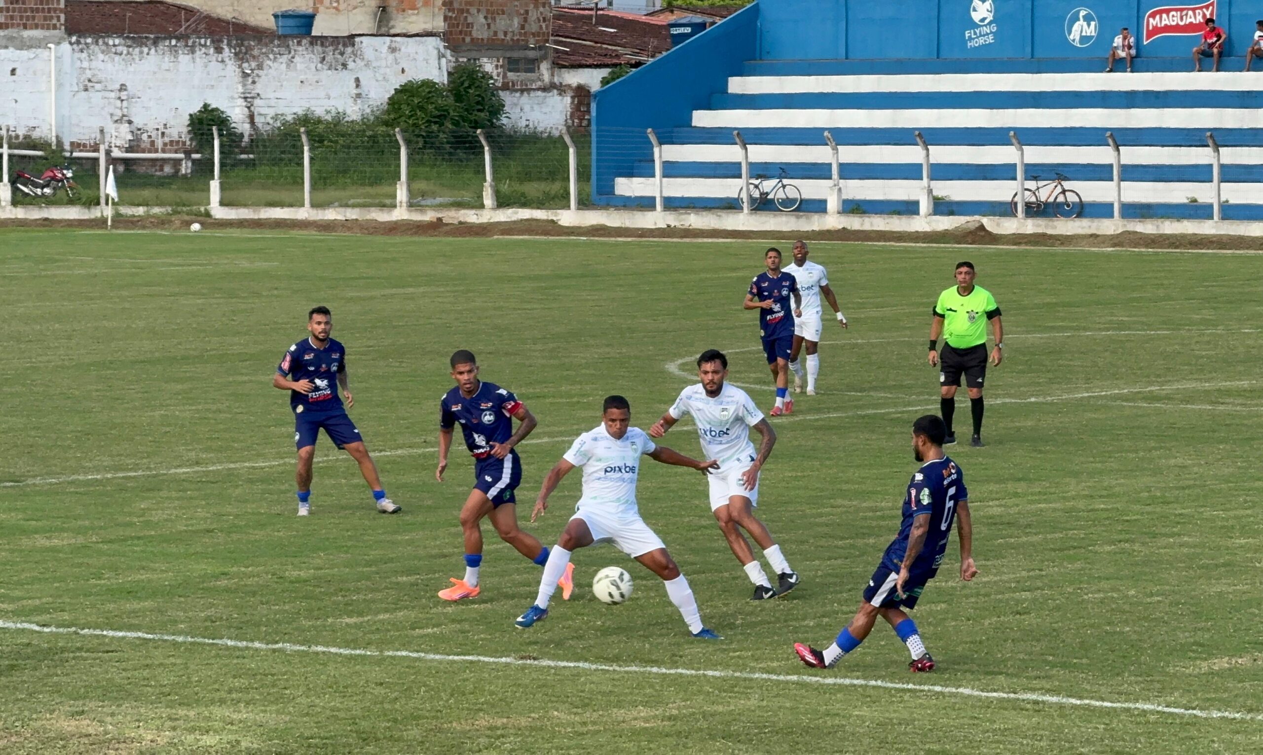 Júlio César acerta chutaço de fora da área, mas Maguary sofre gol de cabeça e jogo-treino contra Serra Branca termina empatado